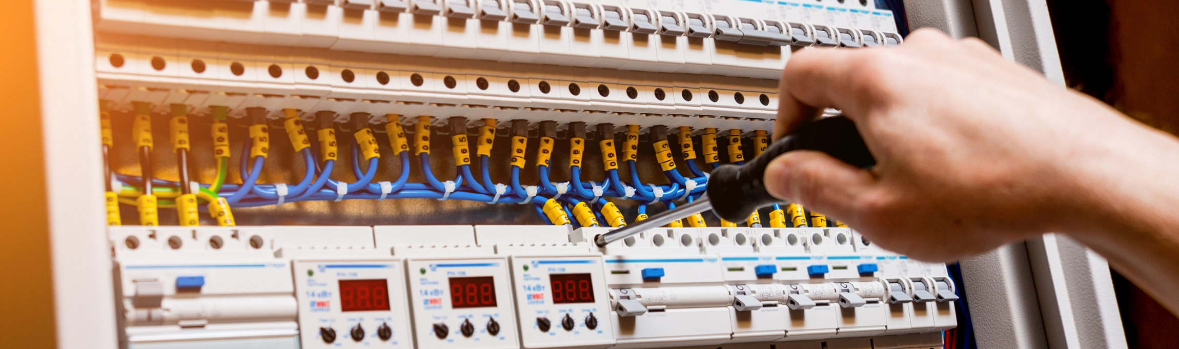 Elektroinstalačné práce. Bleskozvody. Revízie elektrických zariadení. Kamery alarmy. Inteligentné elektroinštalácie...